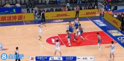 連續(xù)吃癟！克里斯先是籃下被李炎哲大帽&又被李炎哲生斷